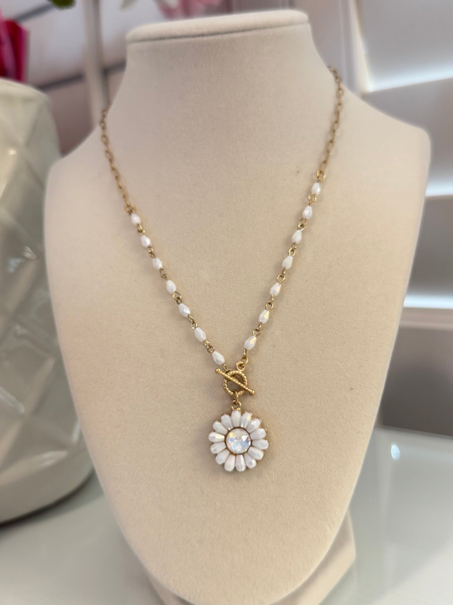 Elegant Flower Necklace